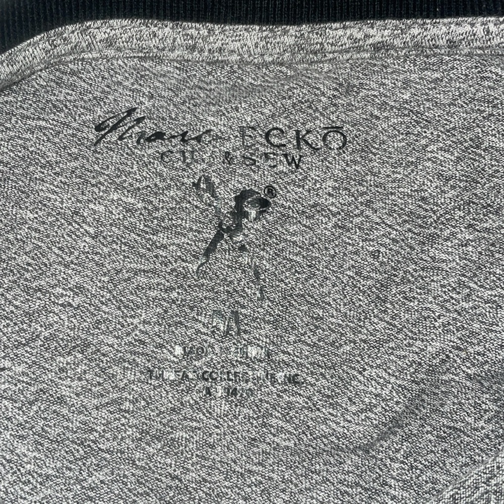 New Wot Marc Ecko  Cut & Sew New York V Neck Men’s Size Medium . - Picture 4 of 10